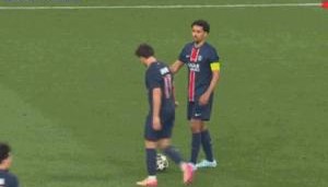 真核！巴黎第三球全程：维蒂尼亚一人盘活！接登贝莱做球后送助攻